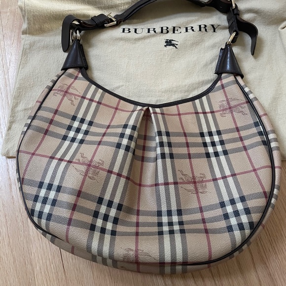 Original Burberry bag with some damage on handle. - Picture 2 of 4
